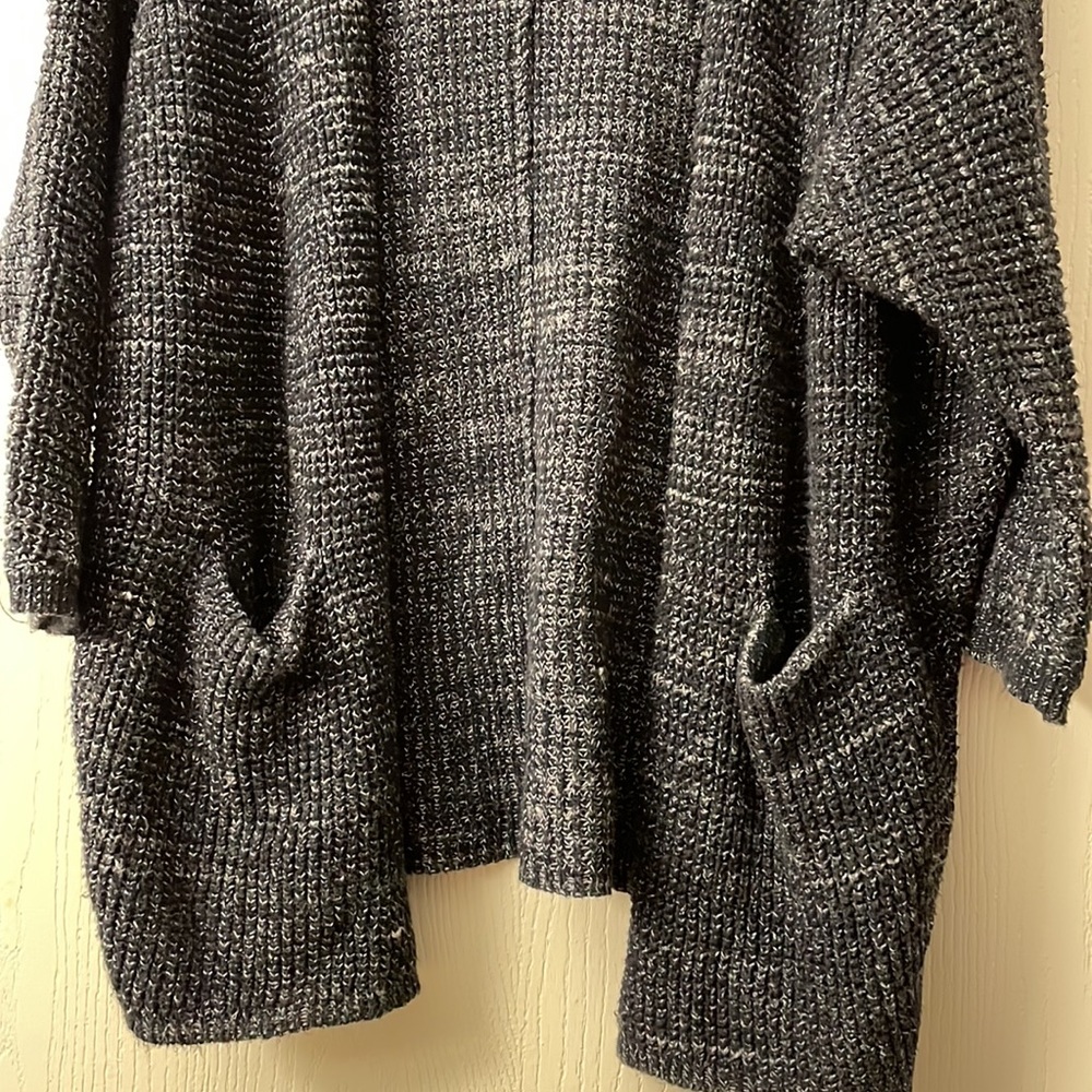 Universal Thread sweater - Picture 2 of 4